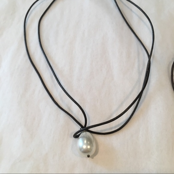 Matching leather pearl necklace & bracelet. - Picture 3 of 8